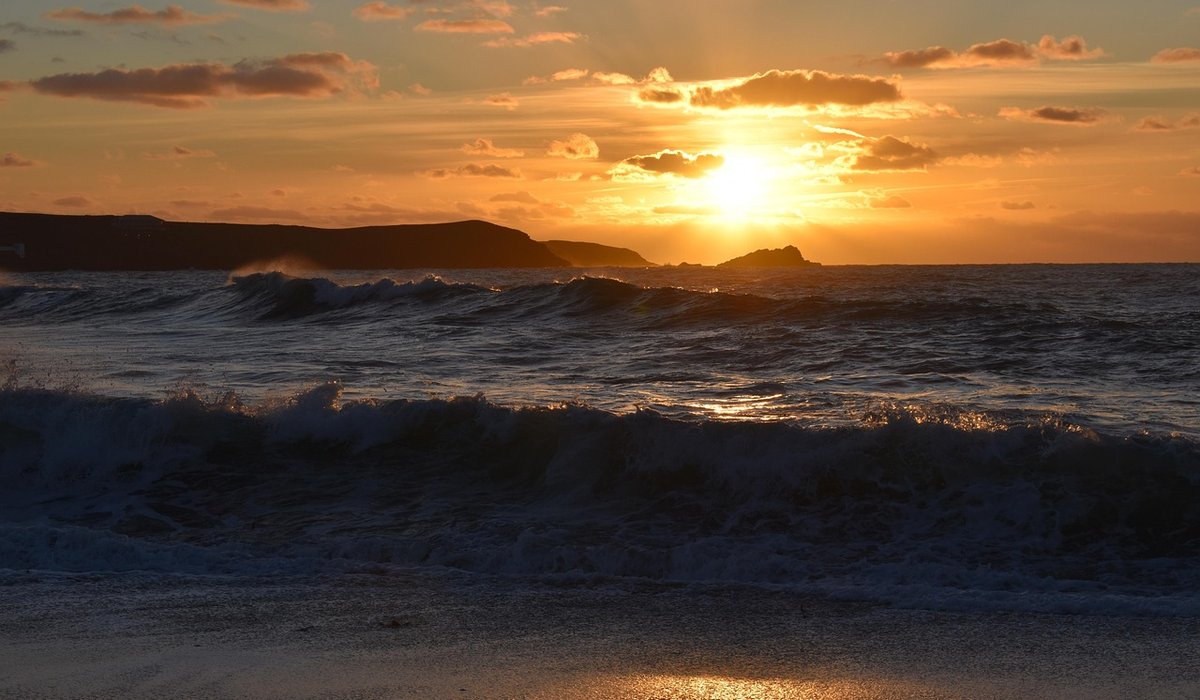 A Beginner's Guide to Reading Tide Tables Safely